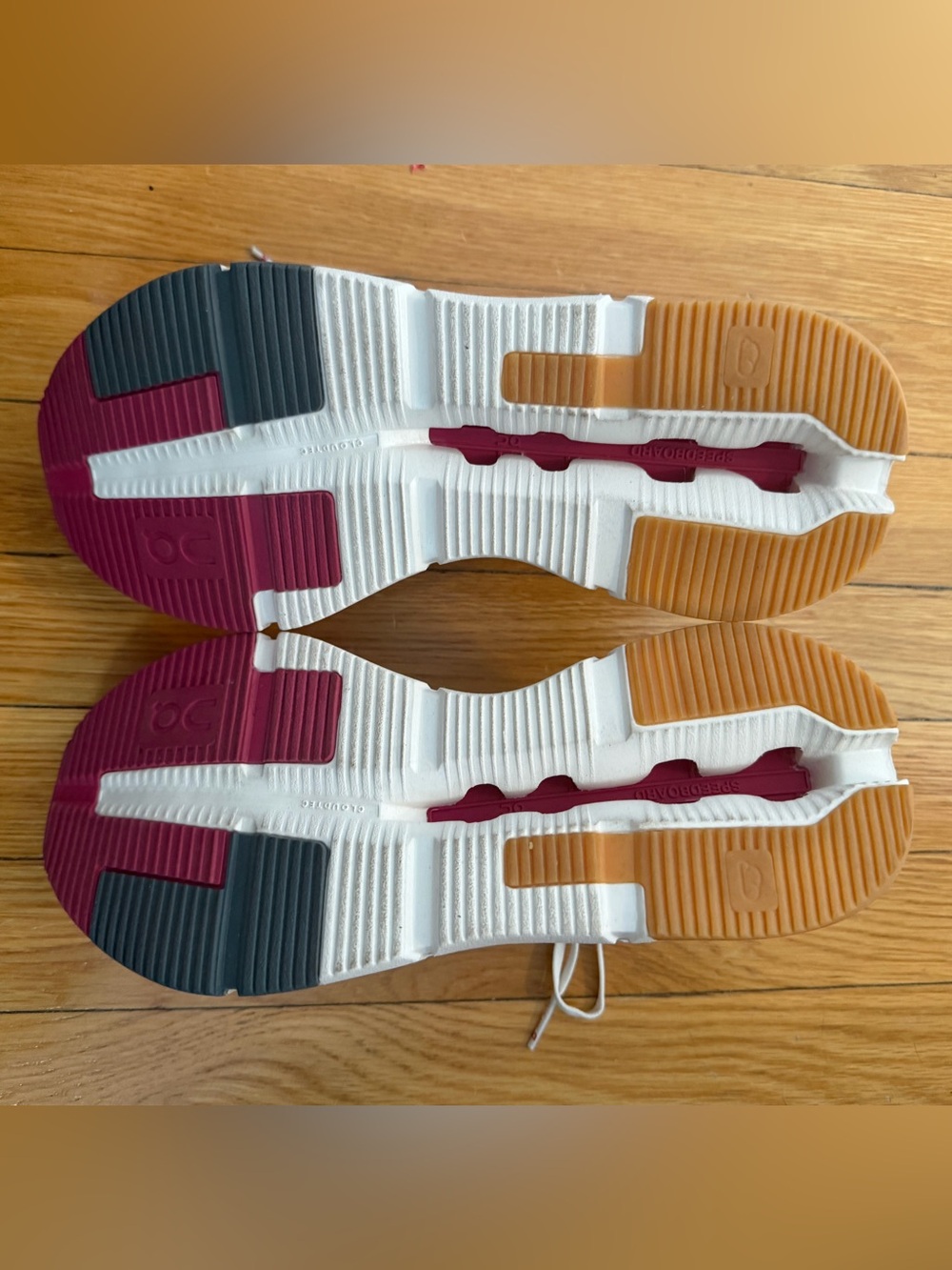On Cloud Sneakers - Picture 4 of 4